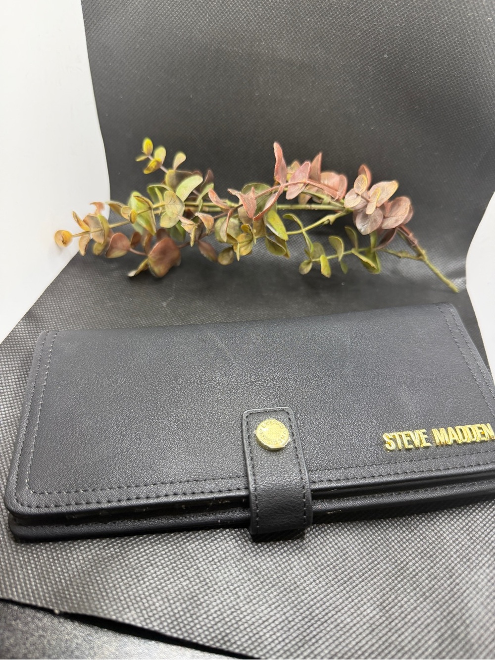 Steve Madden Black Zip Around Wallet Wristlet Gold Logo